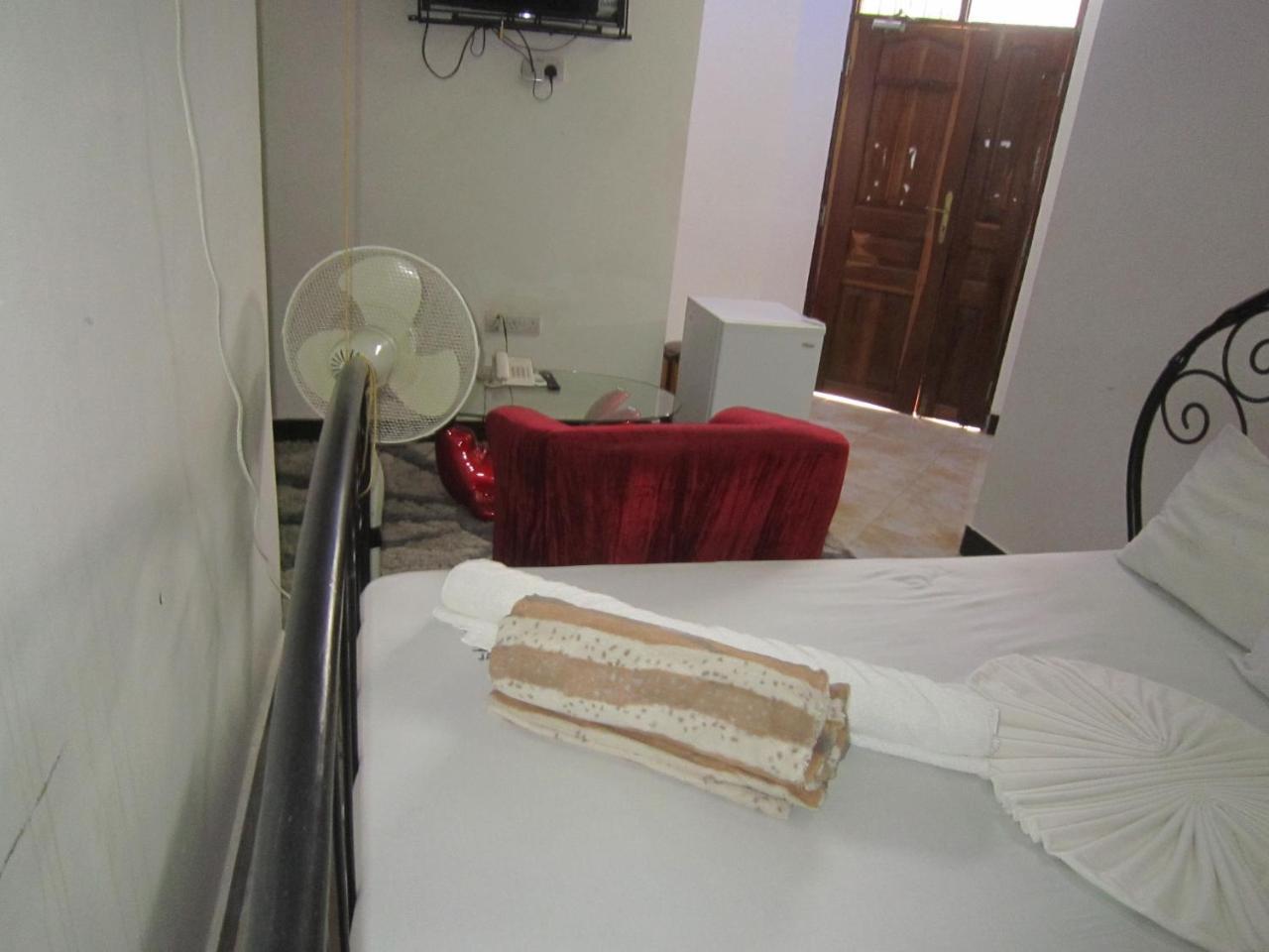 Jakicha Motel Νταρ ες Σαλάμ Εξωτερικό φωτογραφία