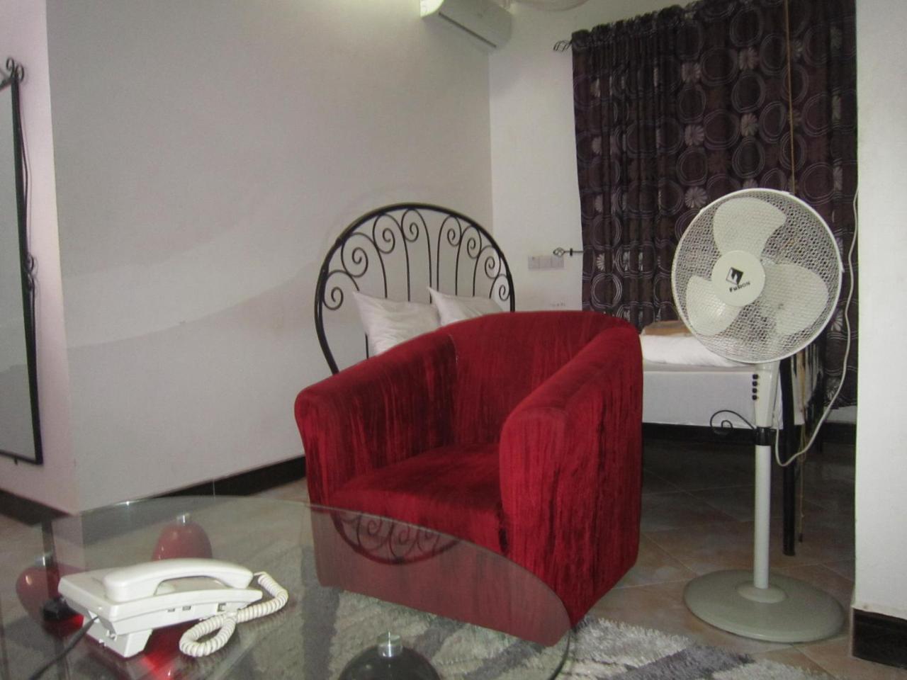 Jakicha Motel Νταρ ες Σαλάμ Εξωτερικό φωτογραφία