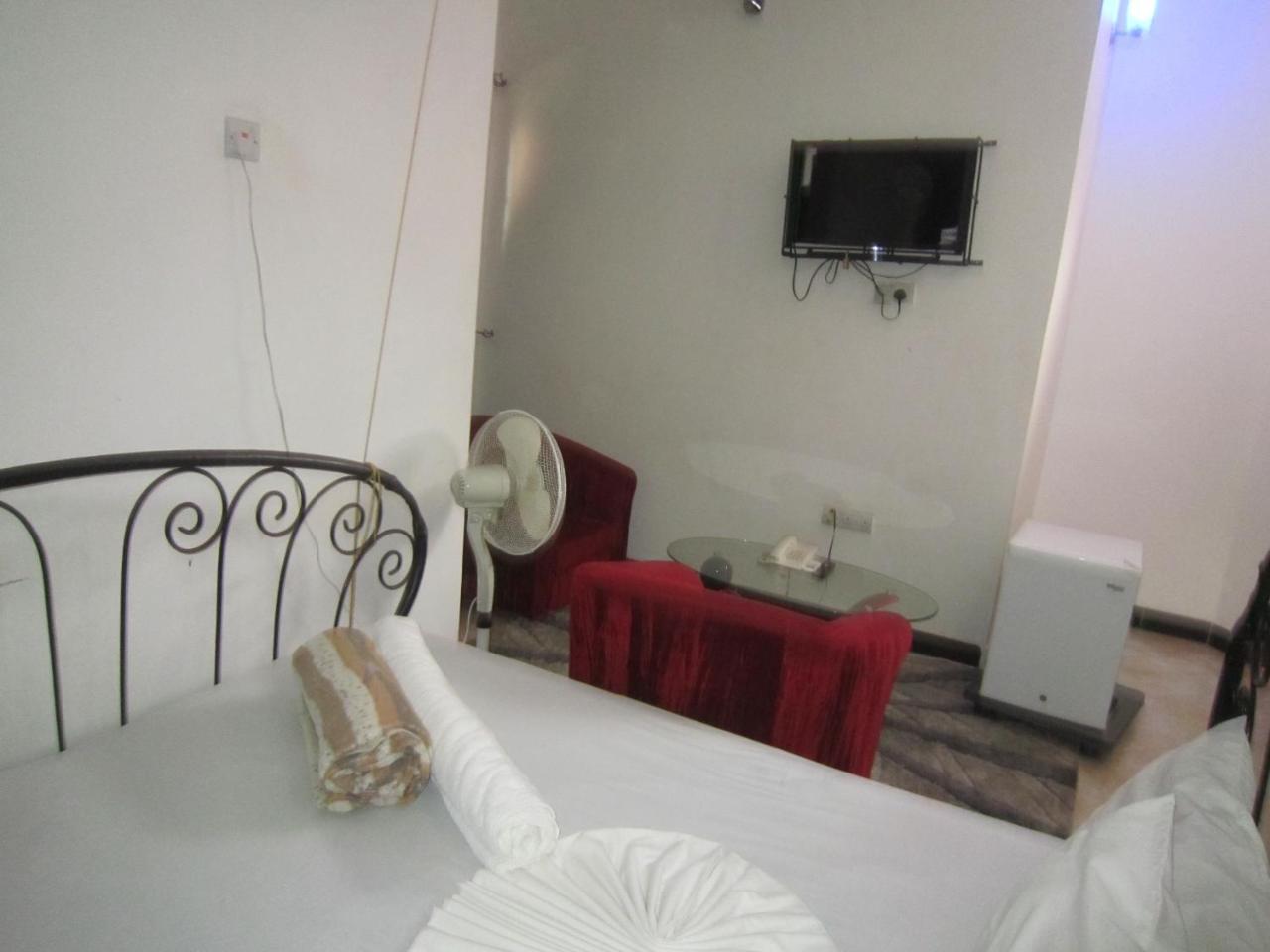 Jakicha Motel Νταρ ες Σαλάμ Εξωτερικό φωτογραφία